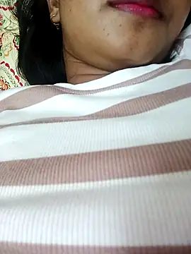Snapshot of avii5 chatting on August 6, 2026, 6:58 pm avii5 online show from August 6, 2026, 6:58 pm