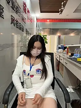 yybbmissy520 online show from June 25, 2026, 2:44 pm