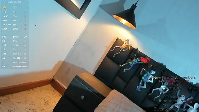 love amor  online show from October 5, 2025, 7:48 pm