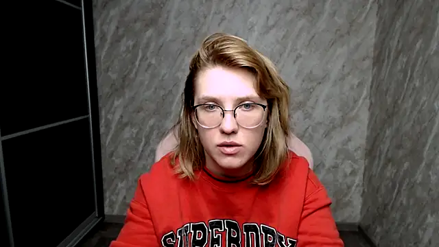 Reginasmilee online show from March 5, 2025, 10:33 am