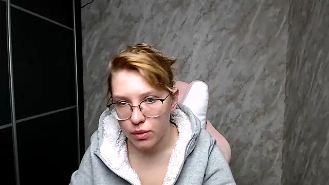 Reginasmilee online show from March 12, 2025, 2:52 am