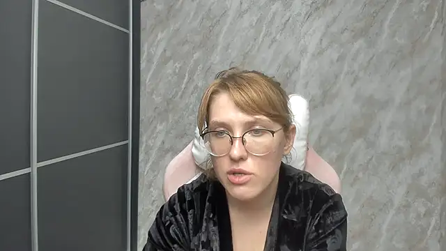 Reginasmilee online show from February 28, 2025, 12:31 pm