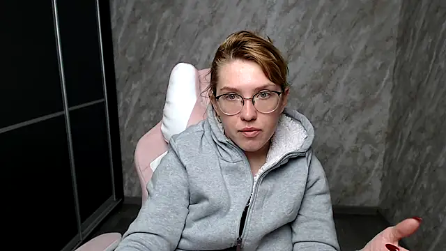 Reginasmilee online show from March 13, 2025, 3:44 am