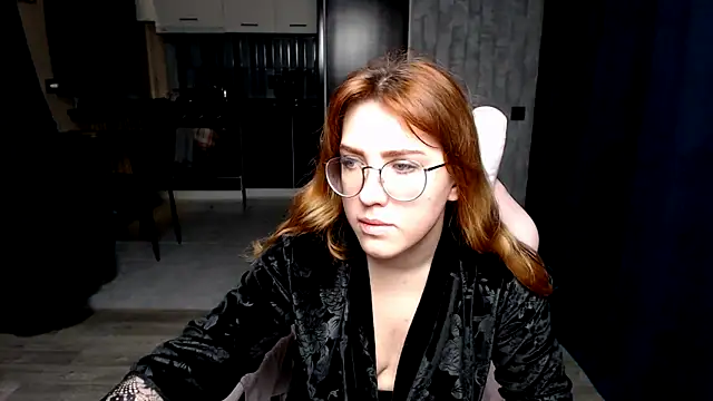 Reginasmilee online show from November 29, 2025, 1:50 am