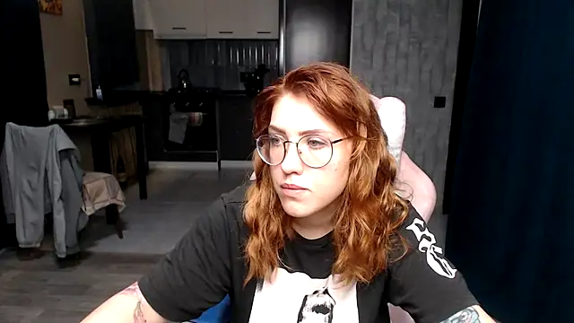 Reginasmilee online show from October 13, 2025, 11:27 pm