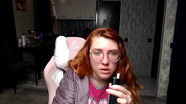 Reginasmilee online show from April 13, 2026, 4:16 am