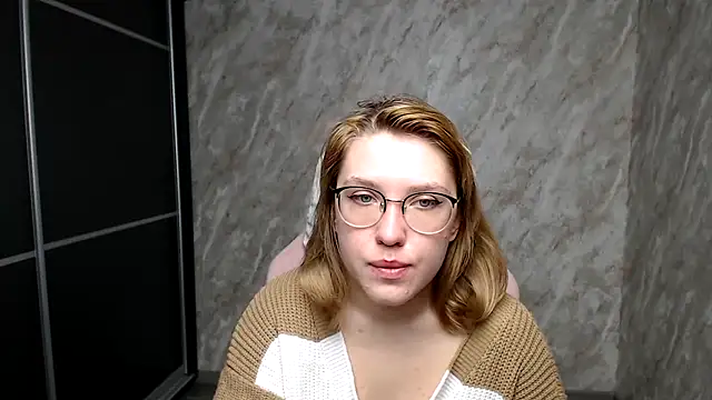 Reginasmilee online show from March 18, 2025, 3:45 am