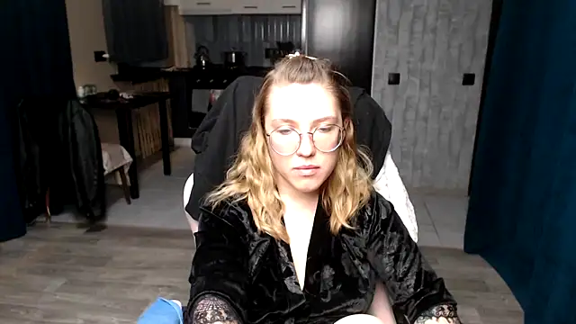 Reginasmilee online show from September 20, 2025, 12:37 am