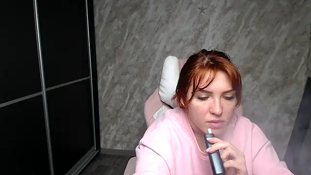 Reginasmilee online show from February 5, 2026, 2:13 pm