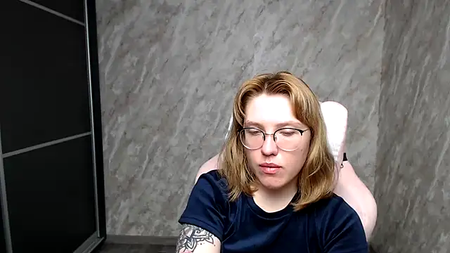 Reginasmilee online show from March 6, 2025, 2:51 am