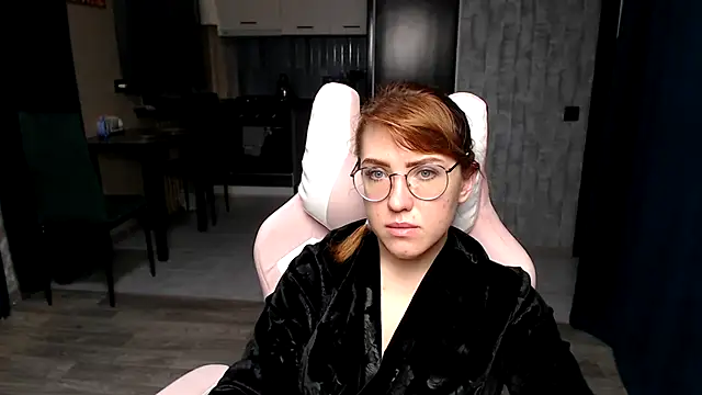 Reginasmilee online show from November 13, 2025, 1:31 am