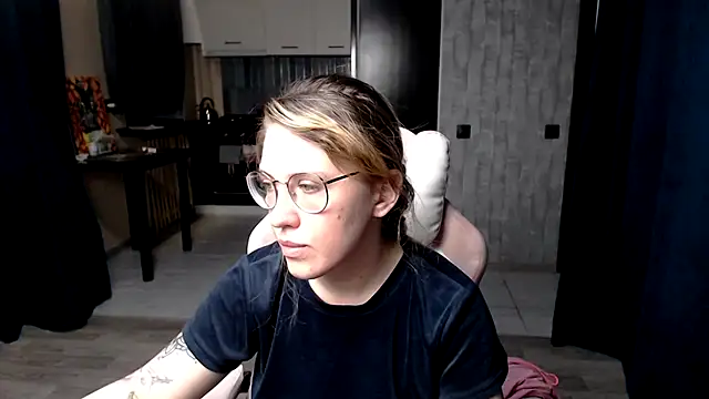 Reginasmilee online show from September 14, 2025, 1:17 am