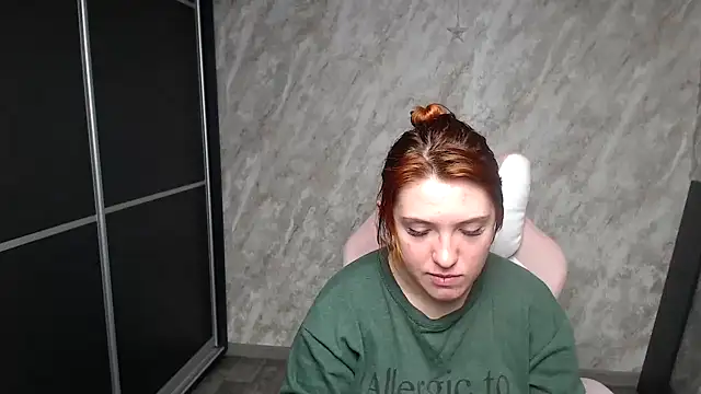 Reginasmilee online show from February 9, 2026, 5:22 pm