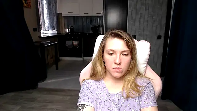 Reginasmilee online show from September 23, 2025, 12:12 pm