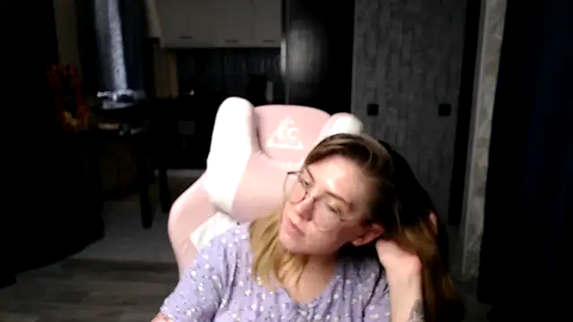Reginasmilee online show from September 9, 2025, 12:14 pm