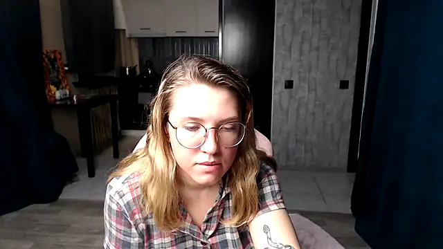 Reginasmilee online show from September 11, 2025, 11:49 pm