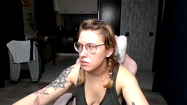 Reginasmilee online show from September 24, 2025, 1:02 am