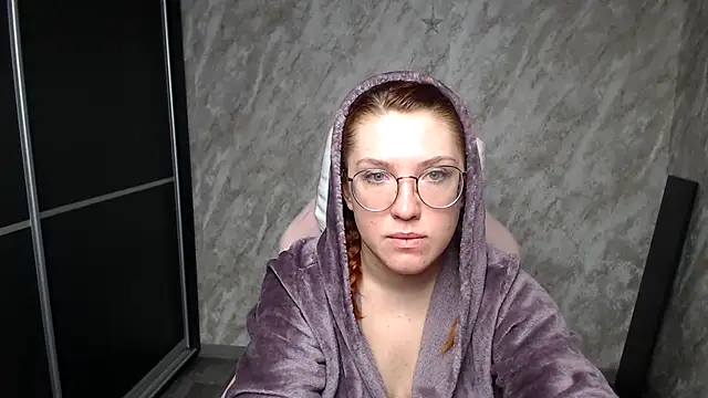 Reginasmilee online show from February 16, 2026, 1:37 am