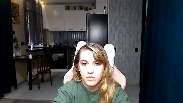 Reginasmilee online show from September 27, 2025, 12:33 pm