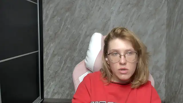 Reginasmilee online show from March 5, 2025, 6:01 am