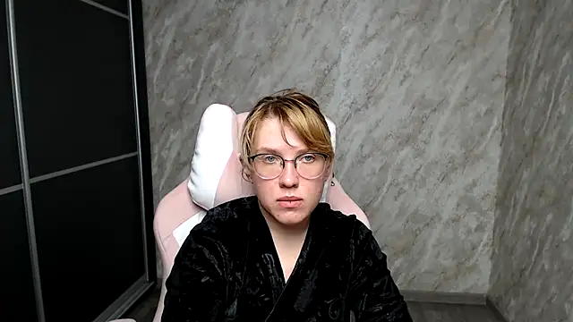 Reginasmilee online show from March 16, 2025, 3:17 pm