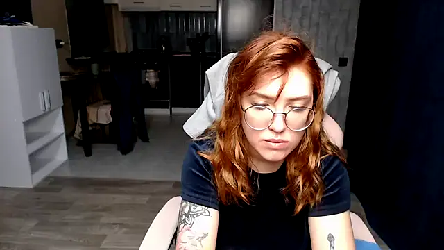 Reginasmilee online show from October 10, 2025, 10:21 pm