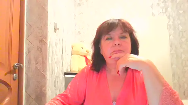 HannahAna39 online show from July 21, 2026, 8:32 pm