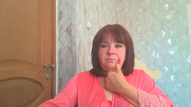 HannahAna39 online show from August 4, 2026, 5:23 am