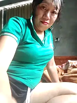 Snapshot of Moon_squirtt chatting on June 29, 2026, 10:15 am Moon squirtt online show from June 29, 2026, 10:15 am