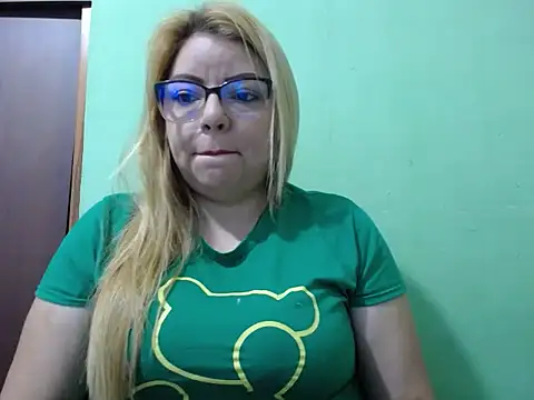 Lunay Hot online show from July 6, 2026, 2:02 pm