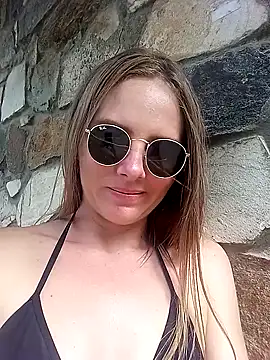 Snapshot of Blondie_angie chatting on July 5, 2026, 8:05 pm Blondie angie online show from July 5, 2026, 8:05 pm