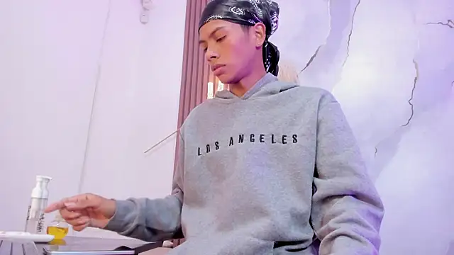 Cuteboyhenrik os online show from July 7, 2026, 12:42 pm