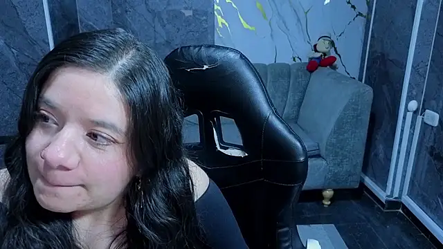 Lia Robertss b online show from June 30, 2026, 8:20 pm