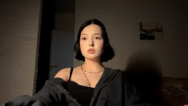 MiaLoon online show from July 4, 2026, 3:38 pm