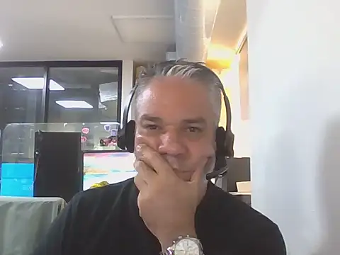 Snapshot of RoberthZ84 chatting on July 3, 2026, 7:42 pm RoberthZ84 online show from July 3, 2026, 7:42 pm