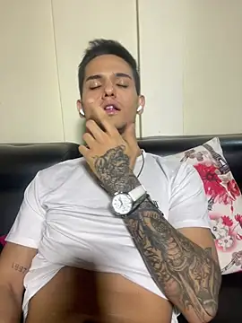 Aaronsexroom online show from July 5, 2026, 4:19 am