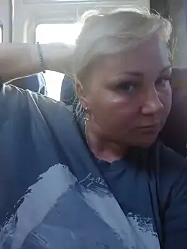 Snapshot of Silen-mi chatting on July 2, 2026, 4:13 pm Silen-mi online show from July 2, 2026, 4:13 pm