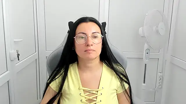 Snapshot of ChloeVibee chatting on July 2, 2026, 1:06 pm ChloeVibee online show from July 2, 2026, 1:06 pm