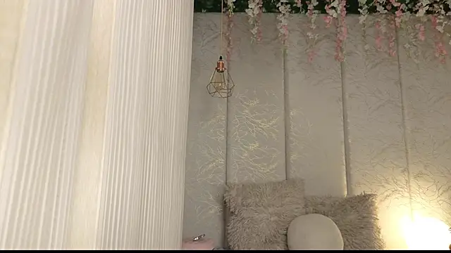 MiiaBloom  online show from July 7, 2026, 7:39 pm