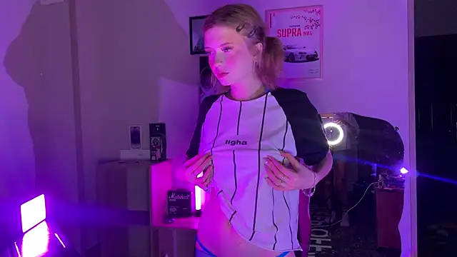 AnnaLucasShow online show from July 15, 2026, 7:54 pm