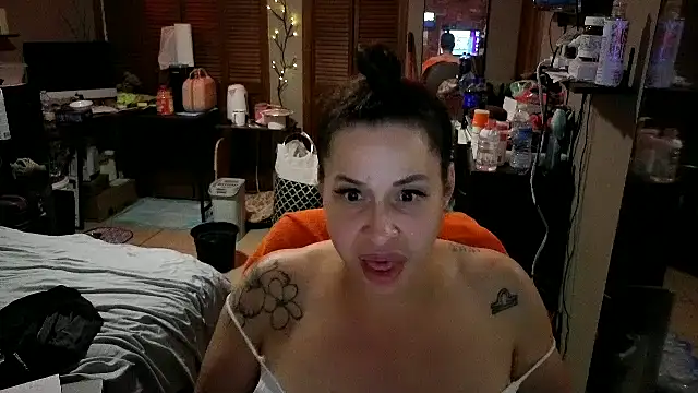 imisamoore69 online show from June 15, 2026, 1:22 pm