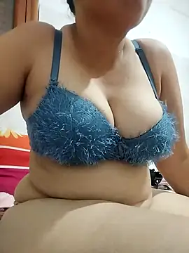 Snapshot of YourSchika chatting on July 18, 2026, 7:44 pm YourSchika online show from July 18, 2026, 7:44 pm