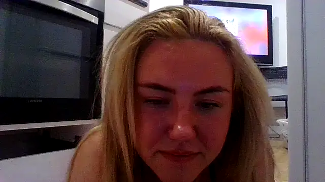 Snapshot of MaddyCherryX chatting on July 2, 2026, 11:11 pm MaddyCherryX online show from July 2, 2026, 11:11 pm