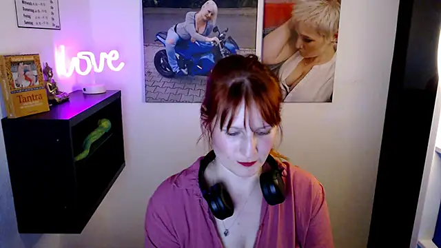 Snapshot of GileraBabe chatting on July 21, 2026, 6:53 pm GileraBabe online show from July 21, 2026, 6:53 pm