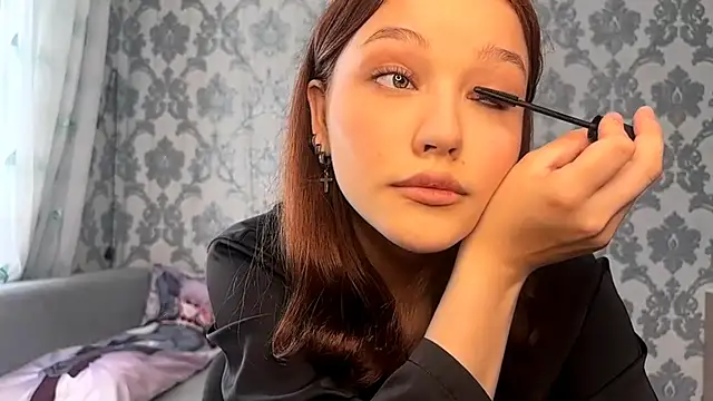 LunaRayShy online show from July 4, 2026, 2:32 pm