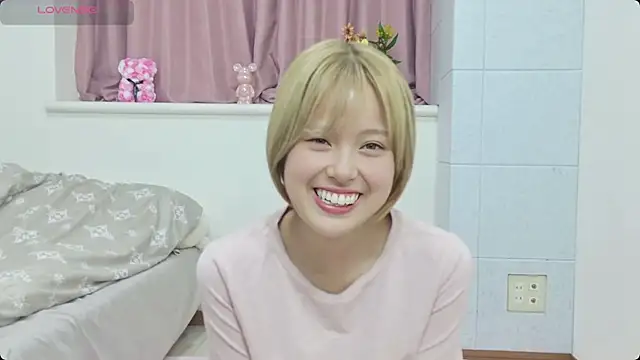 --momoka-- online show from July 13, 2026, 2:11 am