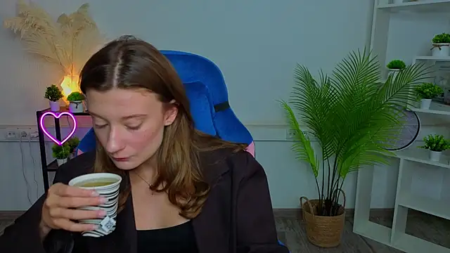 Snapshot of EliseWeeks chatting on July 14, 2026, 10:21 am EliseWeeks online show from July 14, 2026, 10:21 am