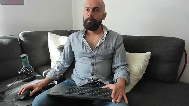 Snapshot of ezequiel_mobland chatting on July 14, 2026, 1:17 pm ezequiel mobland online show from July 14, 2026, 1:17 pm