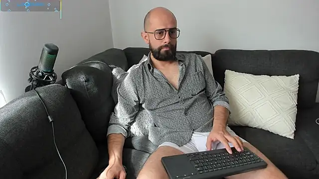 Snapshot of ezequiel_mobland chatting on July 10, 2026, 1:33 pm ezequiel mobland online show from July 10, 2026, 1:33 pm