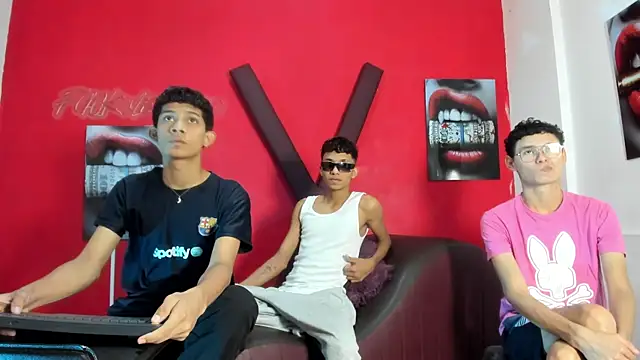 PRETTY LOVERS1 online show from July 8, 2026, 1:19 am